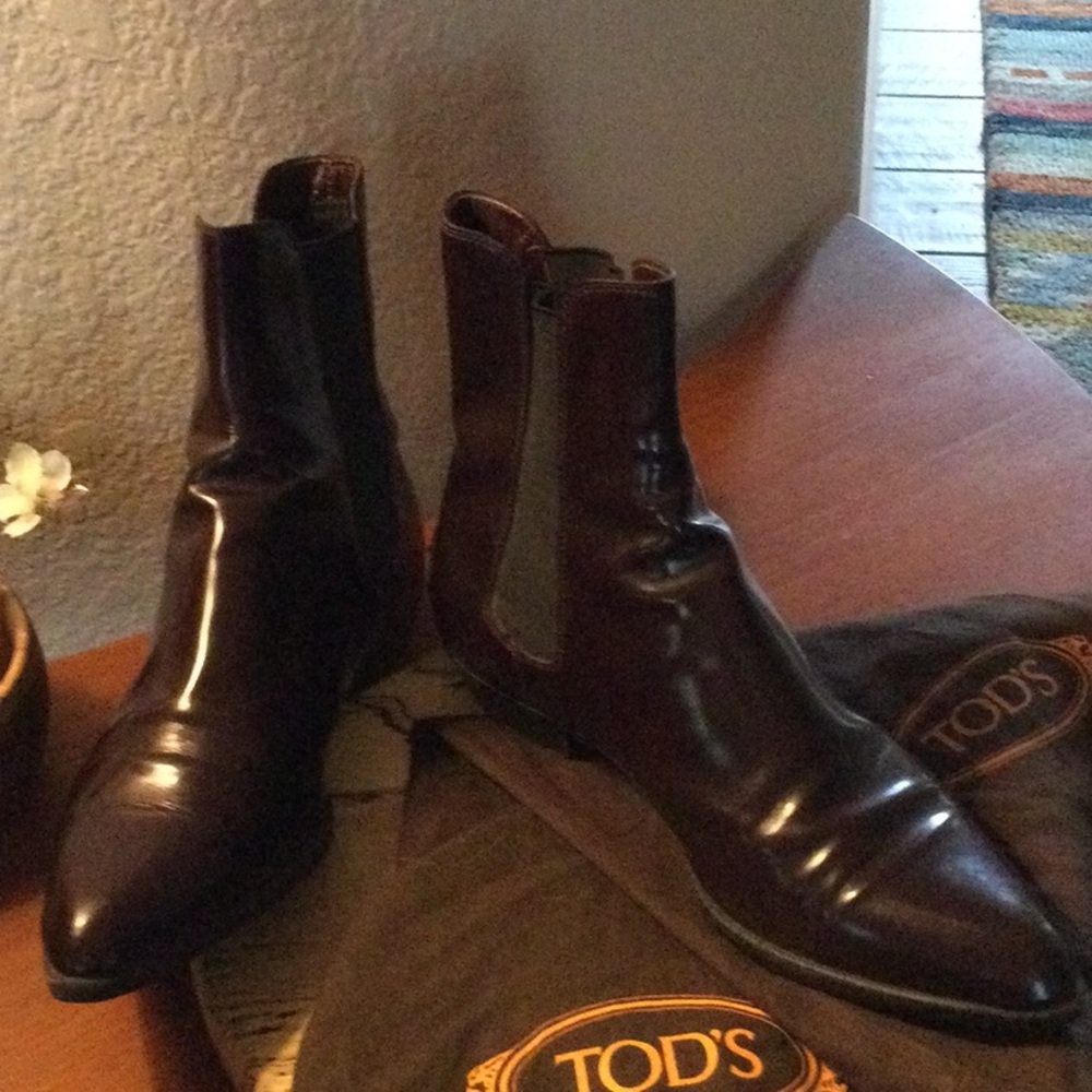 Tod's Leather Chelsea Beatle boots